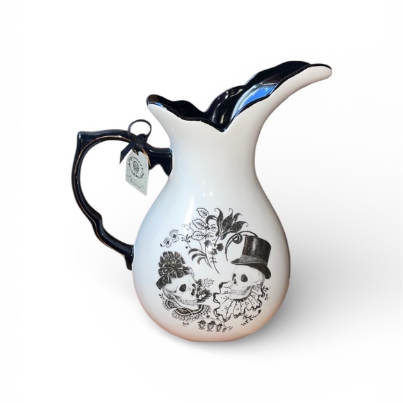 Beautifully designed White and Black Skull Design Pitcher! NWT 💀 - Picture 2 of 13
